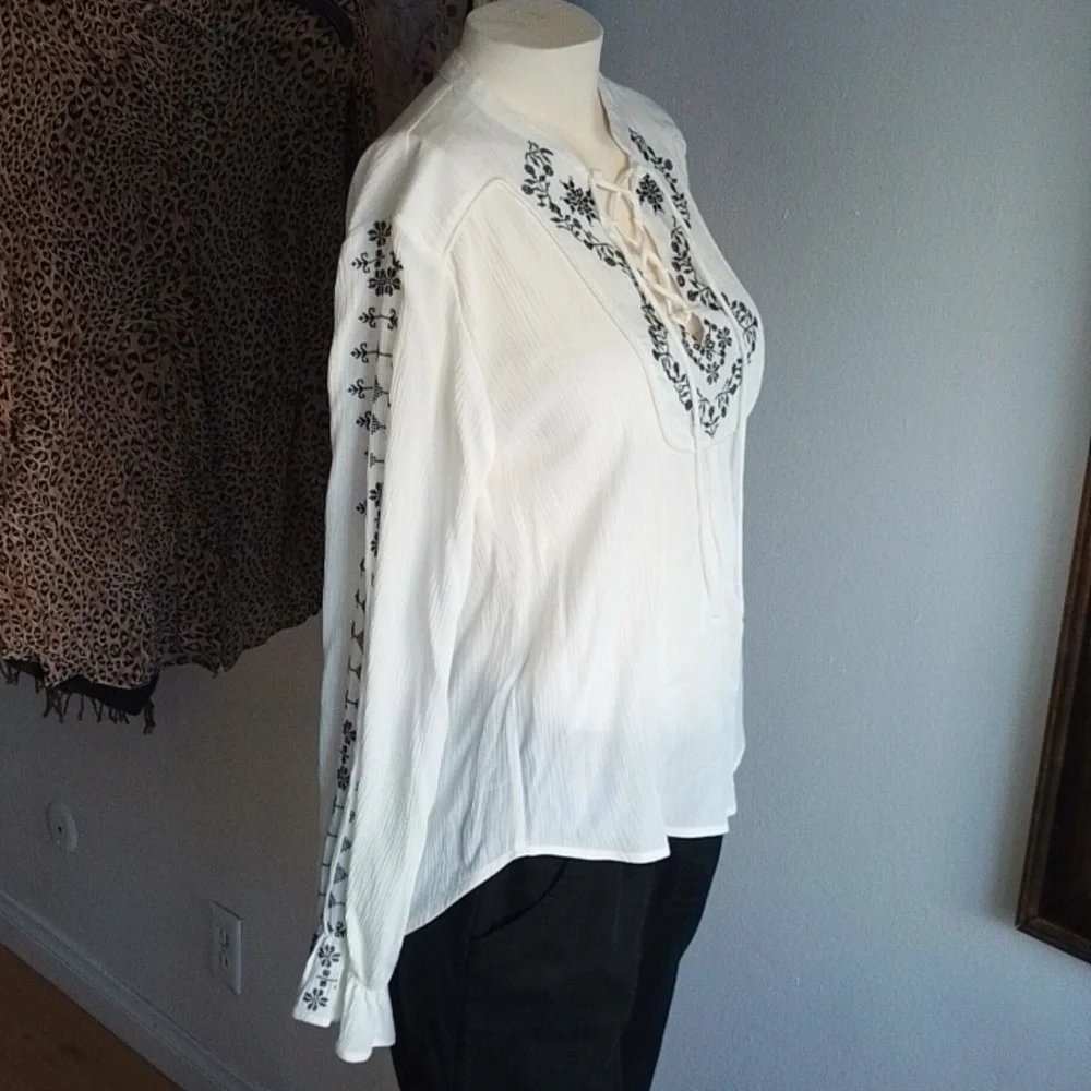 H & M Embroidered Peasant Shirt - Picture 4 of 6